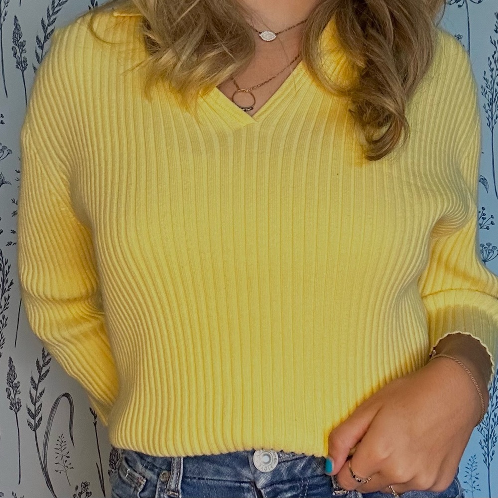 yellow collared shirt 🐯